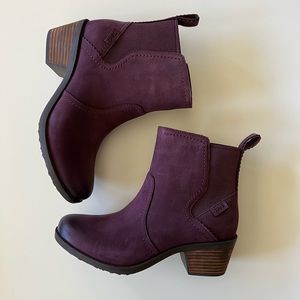NWOT Teva booties